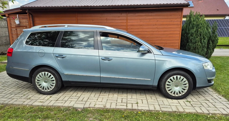 Volkswagen Passat cena 12600 przebieg: 307000, rok produkcji 2009 z Łask małe 154